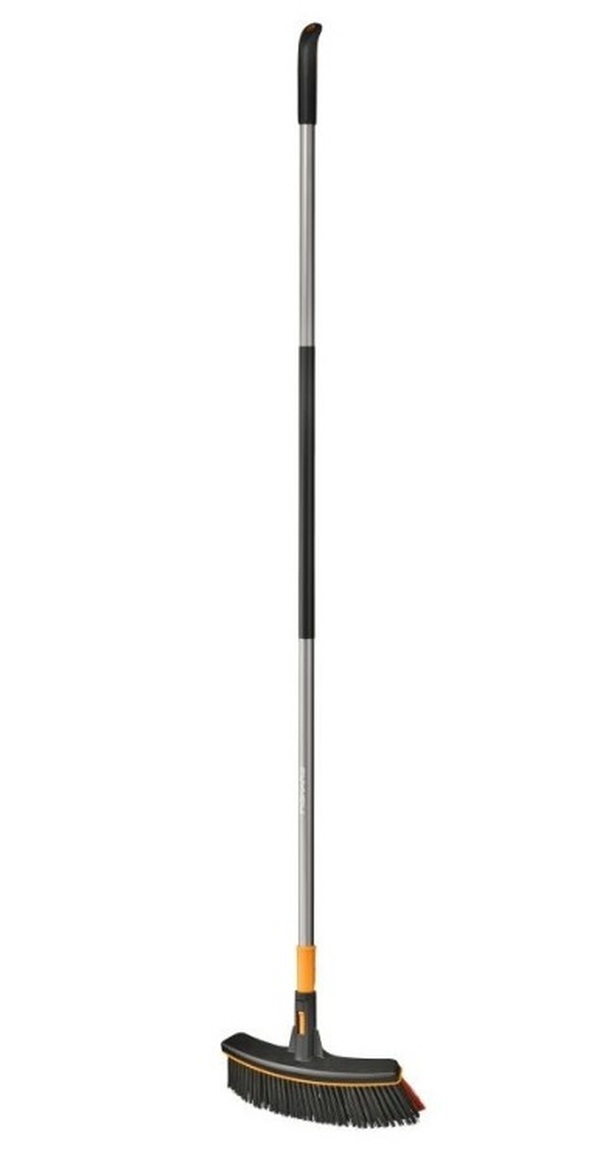 Метла эргономическая FISKARS 1077115