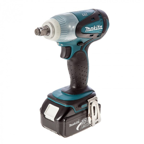 Аккумуляторный гайковерт Makita DTW251RME гайковерт аккумуляторный ударный makita dtw251rme 18 в li ion 2x4 ач 230 нм