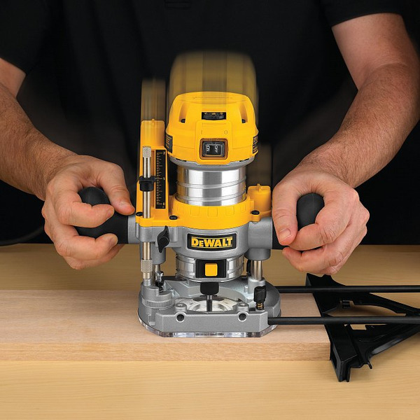 Фрезер DeWalt D26203