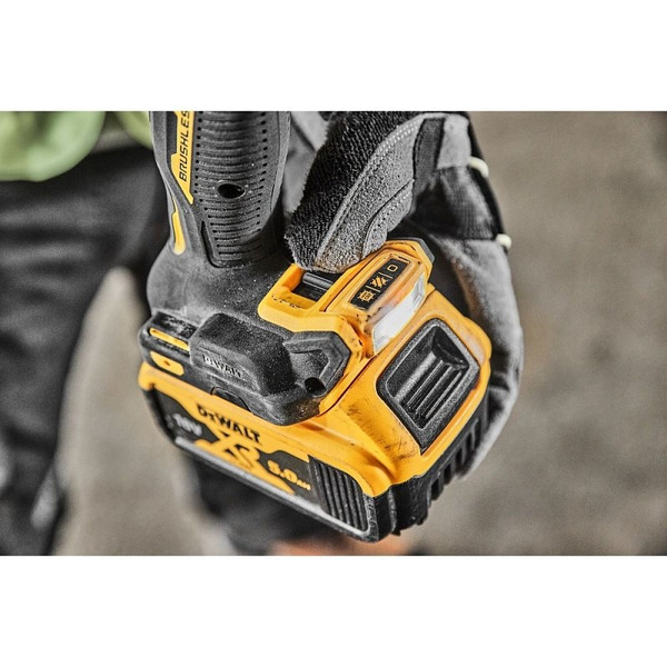 Аккумуляторная дрель-шуруповерт DeWalt DCD805P2T-QW