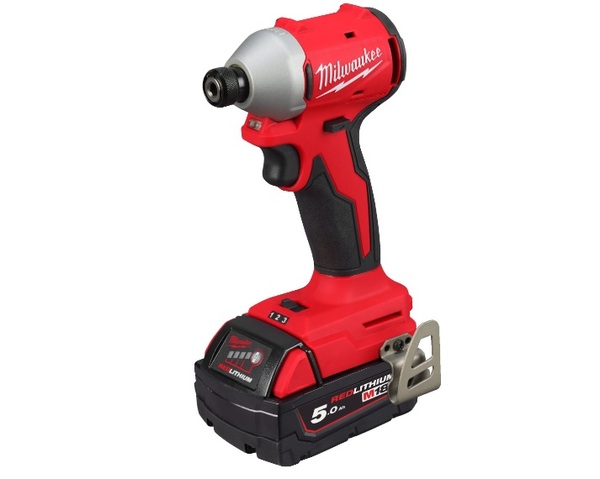 Аккумуляторная дрель-шуруповерт Milwaukee M18 BLIDR-502X 4933492843 дрель шуруповерт milwaukee m18 blpd2 0x